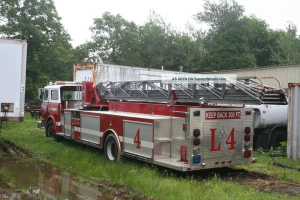 1985 Mack Fire Engine - 85' Ladder
